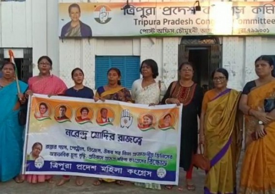 Women Congress held Protest before Tripura Congress Bhawan over Cooking Gas Price hike Women Congress held Protest before Tripura Congress Bhawan over Cooking Gas Price hike
